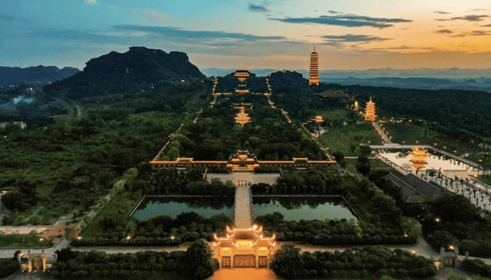 Spring in Ninh Binh is a time of renewal, with flowers blooming and festive energy filling the air (Source: CHÙA BÁI ĐÍNH TRÀNG AN NINH BÌNH)